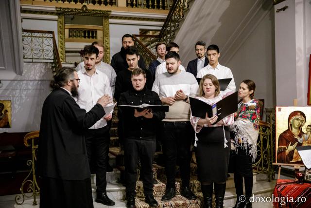 (Foto) Parohia Podu Jijiei – Colindători la Reședința Mitropolitană 2022