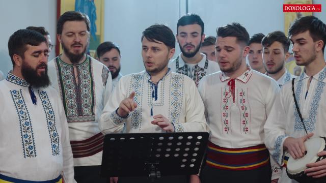 (Video) „Și ne lasă gazdă-n casă” - Grupul Psaltic „Sf. M. Mc. Chiriachi” al Catedralei Episcopale din Huși