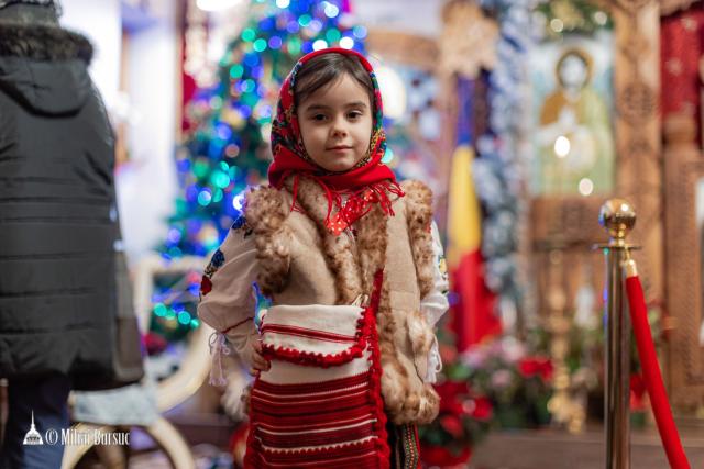 (Foto) „Așteptând Crăciunul de la mic la mare”: Tradiții românești la Biserica Ortodoxă Română din Moncalieri (Italia)