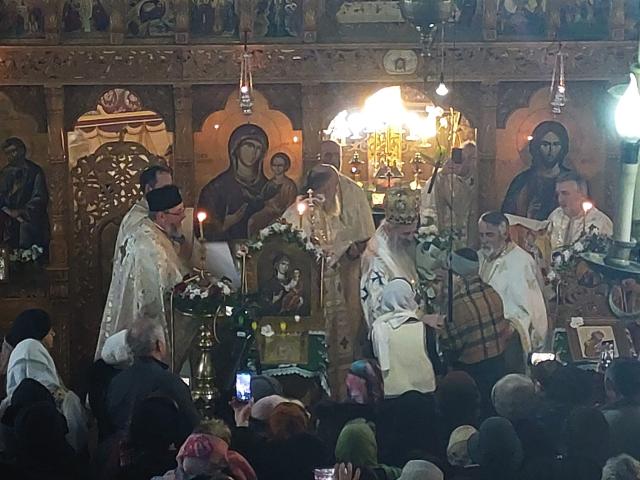 Slujbă arhierească la hramul Bisericii „Sfântul Spiridon” din Târgu Neamț
