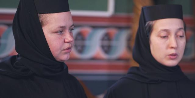 (Video) Corul maicilor de la Mănăstirea Paltin-Petru Vodă – Hei, da, leru-i Domn din cer