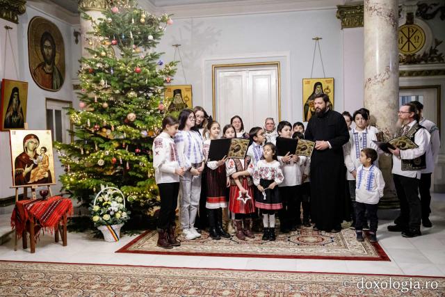 (Foto) Parohia Curagău – Colindători la Reședința Mitropolitană 2022