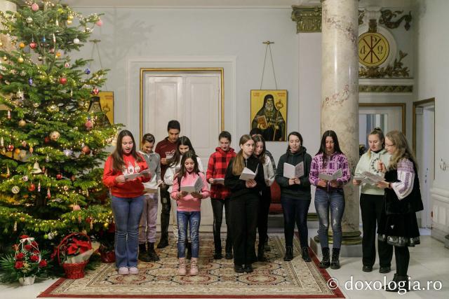 (Foto) Parohia Satu Nou–Șcheia – Colindători la Reședința Mitropolitană 2022