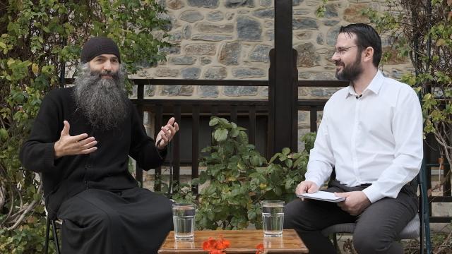 (Video) „Ferestre către suflet”, cu părintele Pimen Vlad (Muntele Athos) – „Să ne hrănim din bucuria credinţei!”