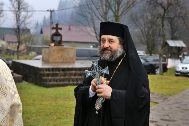 Slujire arhierească la Izvorul Muntelui: Parohia are începând de astăzi un nou slujitor