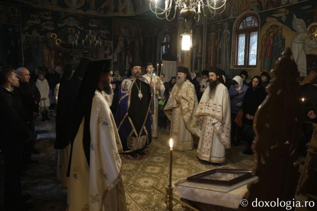 Părintele Episcop-vicar Nichifor Botoșăneanul, prezent de praznicul Botezului Domnului la Mănăstirea Horaița