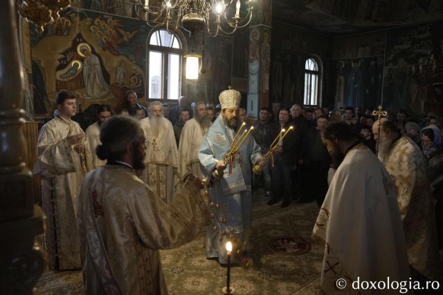 Părintele Episcop-vicar Nichifor Botoșăneanul, prezent de praznicul Botezului Domnului la Mănăstirea Horaița