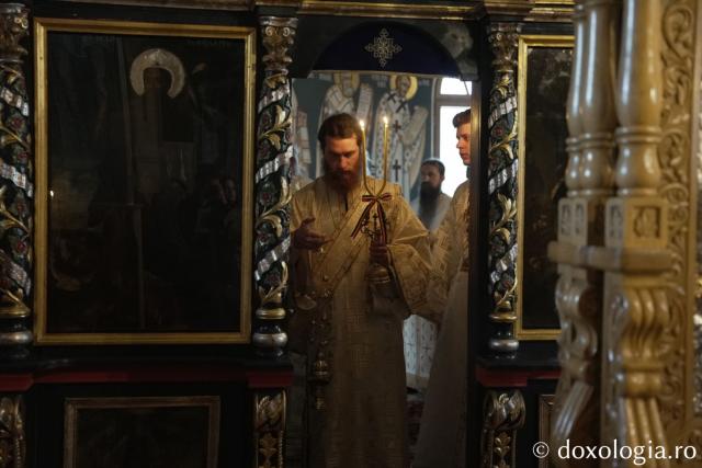Părintele Episcop-vicar Nichifor Botoșăneanul, prezent de praznicul Botezului Domnului la Mănăstirea Horaița