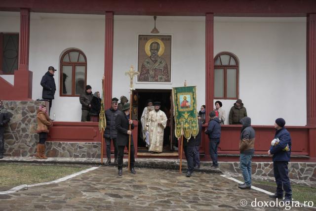 Părintele Episcop-vicar Nichifor Botoșăneanul, prezent de praznicul Botezului Domnului la Mănăstirea Horaița