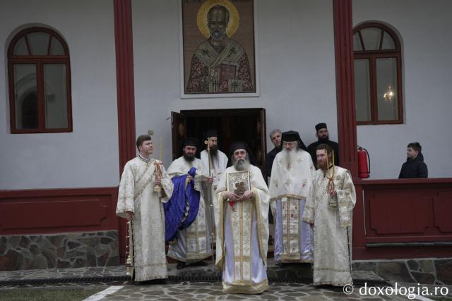 Părintele Episcop-vicar Nichifor Botoșăneanul, prezent de praznicul Botezului Domnului la Mănăstirea Horaița