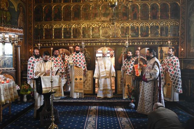 Slujire arhierească la hramul Bisericii „Sfinţii Atanasie şi Chiril” a Mănăstirii Copou