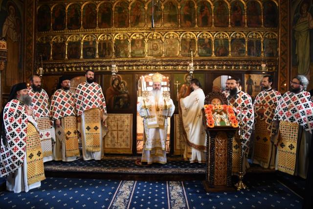 Slujire arhierească la hramul Bisericii „Sfinţii Atanasie şi Chiril” a Mănăstirii Copou