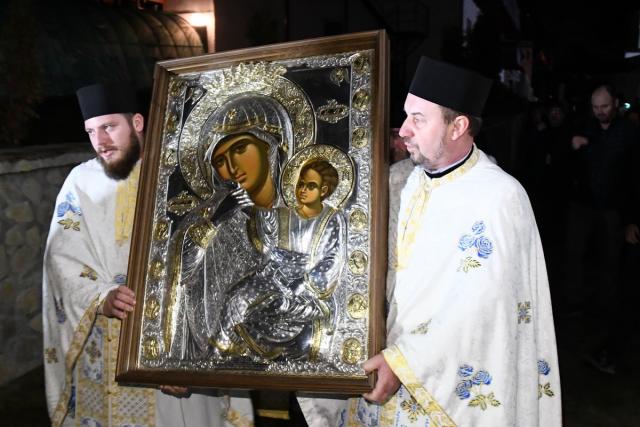 Priveghere în cinstea icoanei Maicii Domnului „Paramythía”, la Mănăstirea Piatra Sfântă