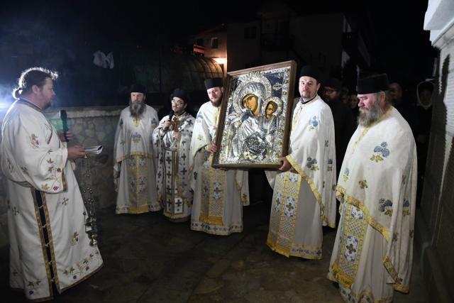 Priveghere în cinstea icoanei Maicii Domnului „Paramythía”, la Mănăstirea Piatra Sfântă