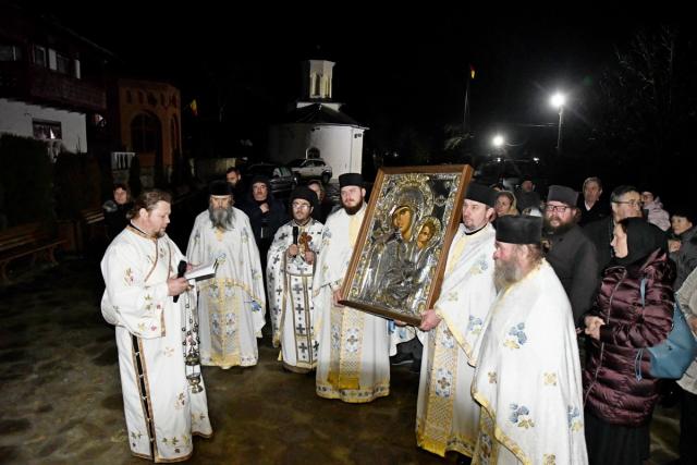 Priveghere în cinstea icoanei Maicii Domnului „Paramythía”, la Mănăstirea Piatra Sfântă