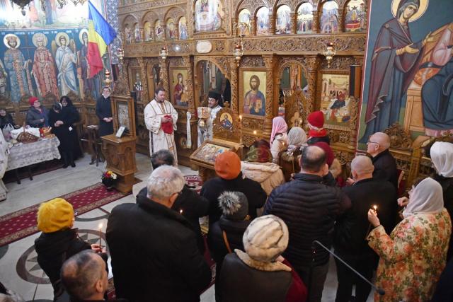 Priveghere în cinstea icoanei Maicii Domnului „Paramythía”, la Mănăstirea Piatra Sfântă