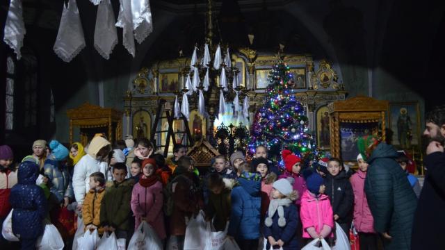 Caravana „Dar de Crăciun” a Episcopiei Hușilor a ajuns și în Basarabia