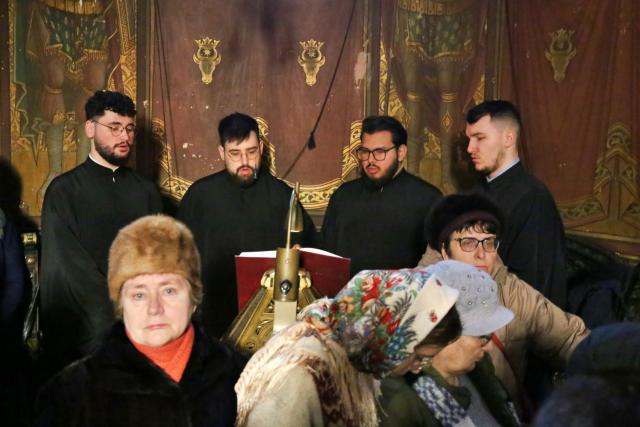 „Cei trei luminători mai mari” au fost cinstiți la hramul Mănăstirii „Sfinții Trei Ierarhi” din Iași