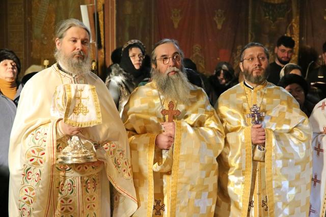 „Cei trei luminători mai mari” au fost cinstiți la hramul Mănăstirii „Sfinții Trei Ierarhi” din Iași