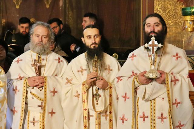 „Cei trei luminători mai mari” au fost cinstiți la hramul Mănăstirii „Sfinții Trei Ierarhi” din Iași