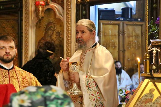 „Cei trei luminători mai mari” au fost cinstiți la hramul Mănăstirii „Sfinții Trei Ierarhi” din Iași
