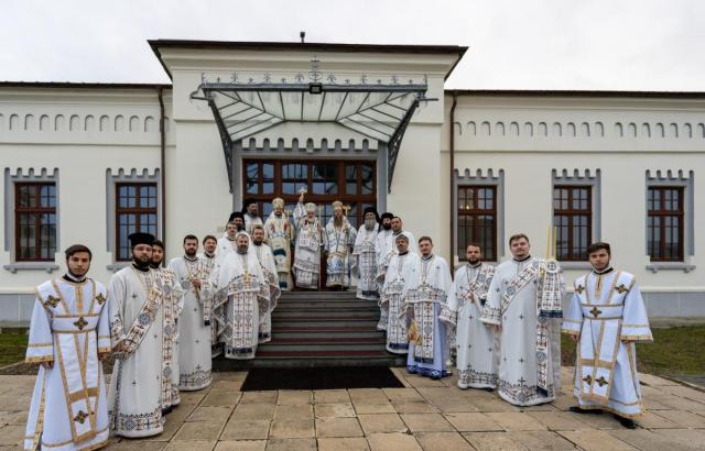 Înaltpreasfințitul Părinte Ioachim, de opt ani Arhiepiscopul Romanului și Bacăului
