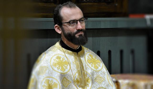 (Video) Misiunea mediatică a Bisericii în era digitală. Interviu cu Părintele Liviu Vidican-Manci