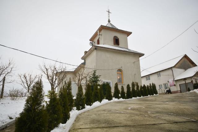 Preasfințitul Părinte Nichifor Botoșăneanul a slujit la Parohia ieșeană Holm