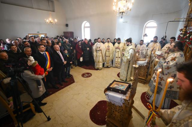 Preasfințitul Părinte Nichifor Botoșăneanul a slujit la Parohia ieșeană Holm