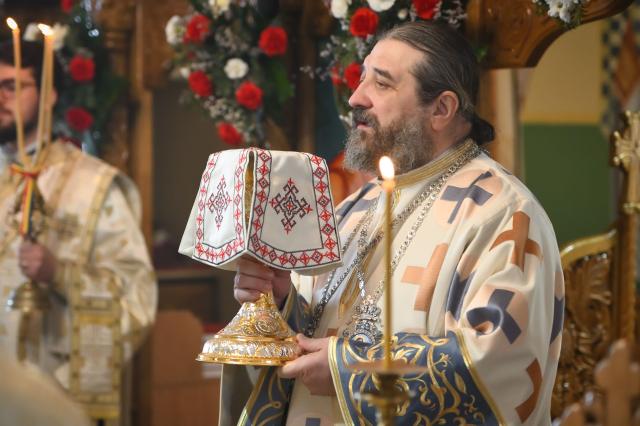 Preasfințitul Părinte Nichifor Botoșăneanul a slujit la Parohia ieșeană Holm
