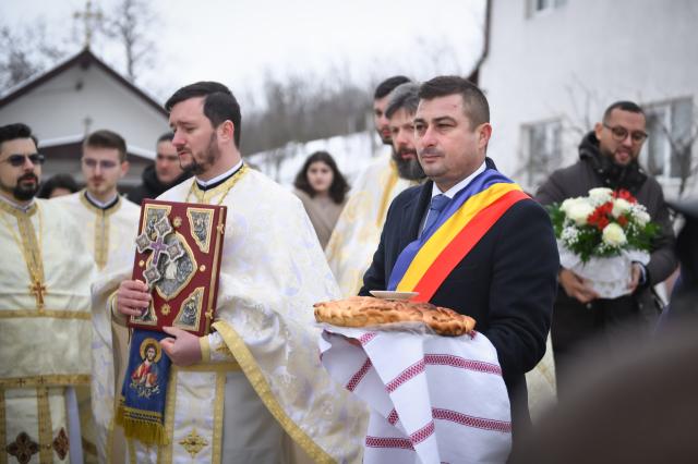 Preasfințitul Părinte Nichifor Botoșăneanul a slujit la Parohia ieșeană Holm