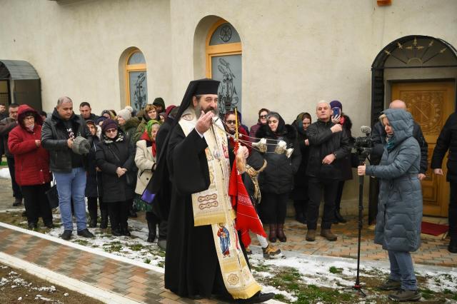 Preasfințitul Părinte Nichifor Botoșăneanul a slujit la Parohia ieșeană Holm