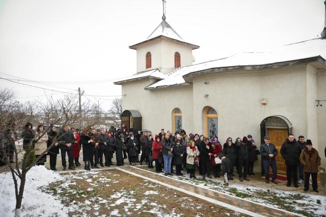 Preasfințitul Părinte Nichifor Botoșăneanul a slujit la Parohia ieșeană Holm