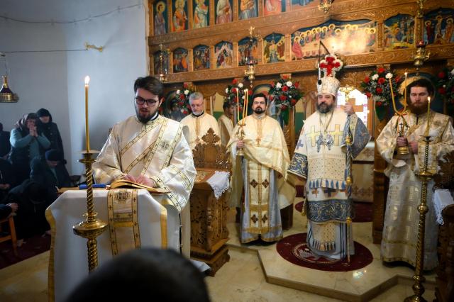 Preasfințitul Părinte Nichifor Botoșăneanul a slujit la Parohia ieșeană Holm