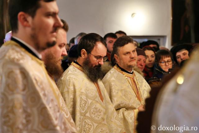 O parohie închinată Sfintei Parascheva are, începând de astăzi, un nou slujitor