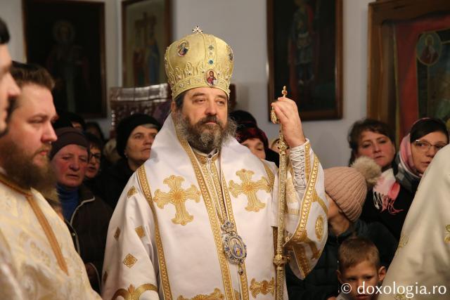 O parohie închinată Sfintei Parascheva are, începând de astăzi, un nou slujitor