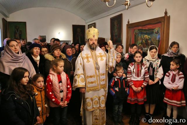O parohie închinată Sfintei Parascheva are, începând de astăzi, un nou slujitor