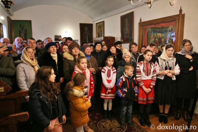 O parohie închinată Sfintei Parascheva are, începând de astăzi, un nou slujitor