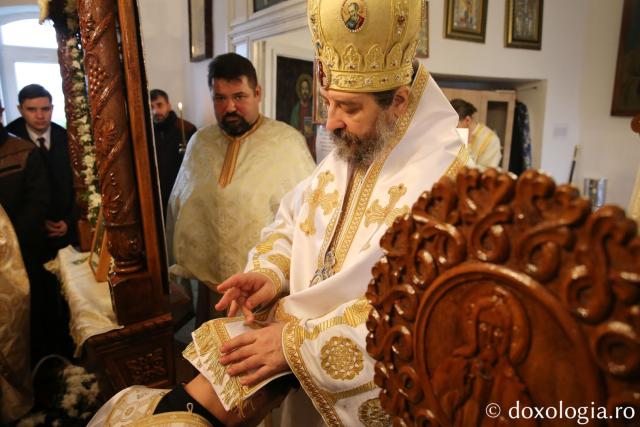 O parohie închinată Sfintei Parascheva are, începând de astăzi, un nou slujitor