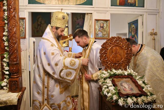 O parohie închinată Sfintei Parascheva are, începând de astăzi, un nou slujitor
