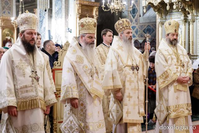 Patru ierarhi au slujit la hramul istoric al Catedralei Mitropolitane din Iași