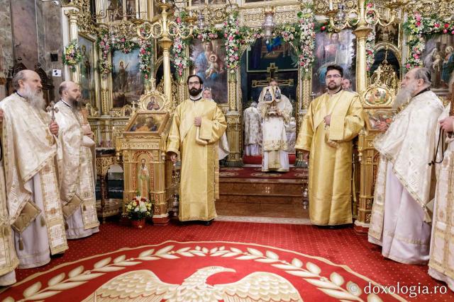 Patru ierarhi au slujit la hramul istoric al Catedralei Mitropolitane din Iași