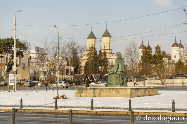 (Foto) La pas prin Târgul Ieșilor într-o dimineață geroasă