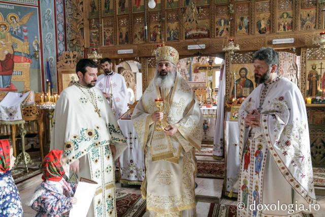 Cel de-al nouălea copil al preotului de la Parohia Frenciugi a fost botezat de PS Antonie