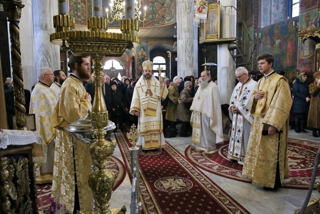 (Video) Slujire arhierească la Biserica Bărboi
