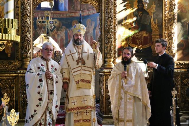 Slujbă arhierească la Biserica „Sfinții Apostoli Petru și Pavel” Bărboi