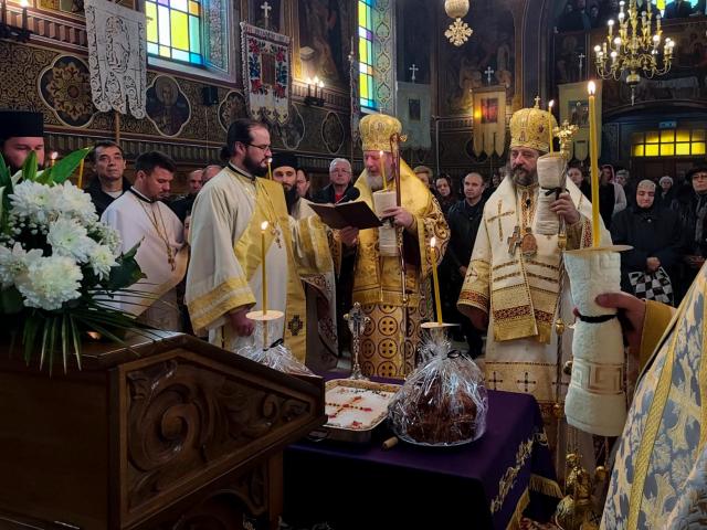 Duminica Iertării, în Parohia Mândruloc. Liturghie Arhierească și Parastas pentru mama Pr. Stareț de la Mănăstirea „Sfinții Trei Ierarhi” din Iași