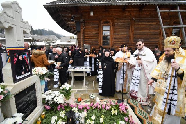 Rugăciuni pentru stavrofora Irina Pântescu, la Mănăstirea Voroneț