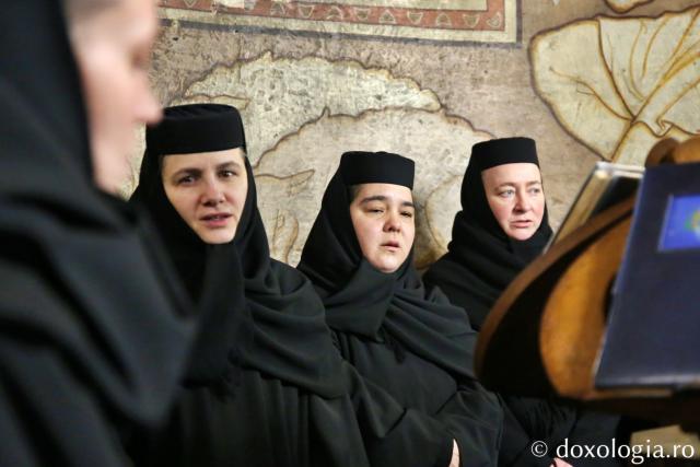 Sărbătoarea Bunei Vestiri, la poalele Muntelui Ceahlău: Slujbă arhierească la hramul Mănăstirii Durău