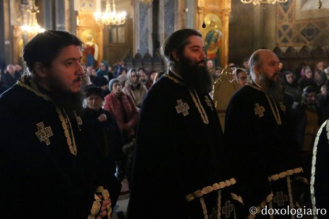 „Să ne întoarcem mintea și inima către Dumnezeu”, ne îndeamnă Părintele Mitropolit Teofan la începutul Postului Mare